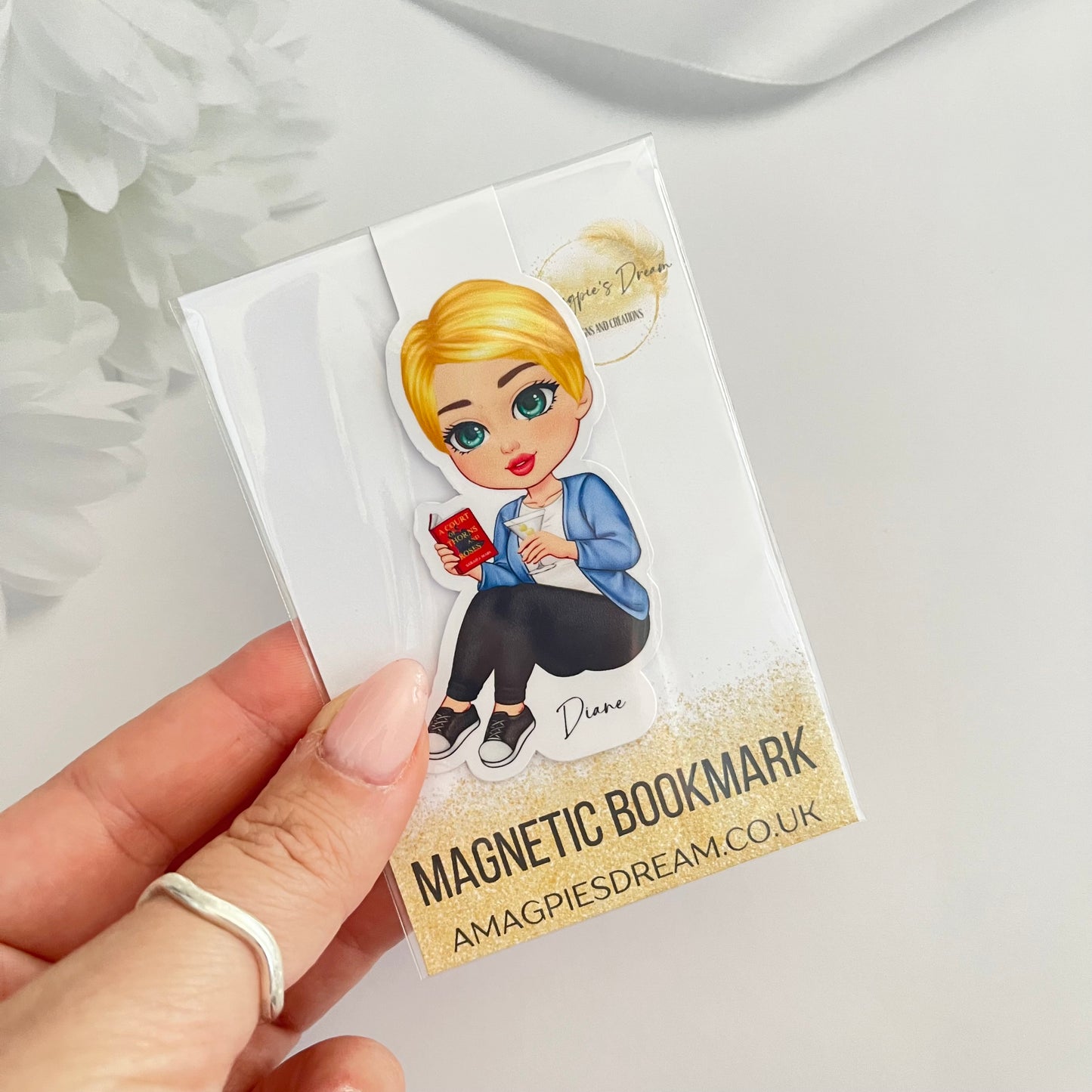 Custom Personalised Magnetic Bookmark – Bookish Girl with Coffee or Drink – Choose Hair, Outfit, Book & Drink – Gift for Readers & Fantasy Lovers